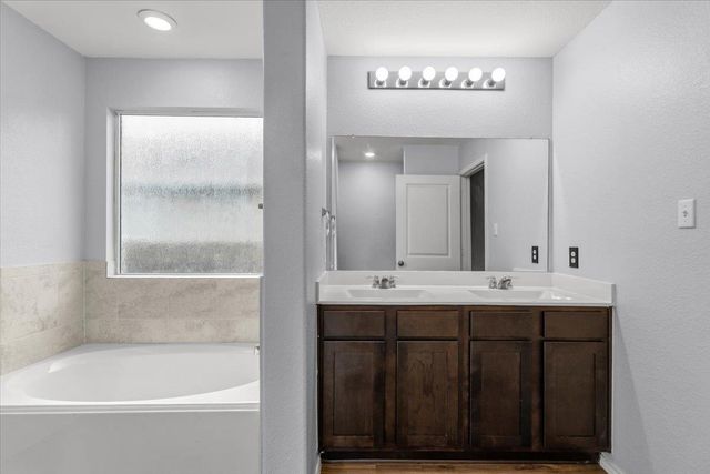 105 Guardian Angel CT, Jarrell, TX 76537