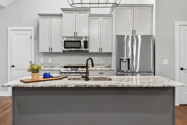 630 Bridle Path Ln, Hartsville, TN 37074