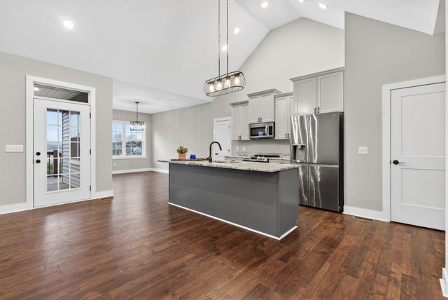 630 Bridle Path Ln, Hartsville, TN 37074