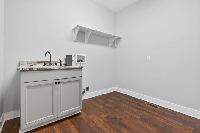 630 Bridle Path Ln, Hartsville, TN 37074