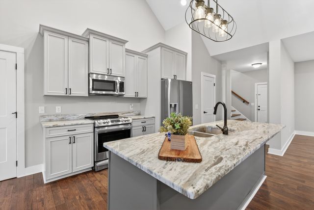 630 Bridle Path Ln, Hartsville, TN 37074