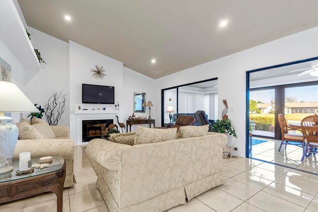 6119 Lakemont Circle, Greenacres, FL 33463