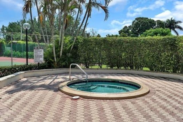 6119 Lakemont Circle, Greenacres, FL 33463