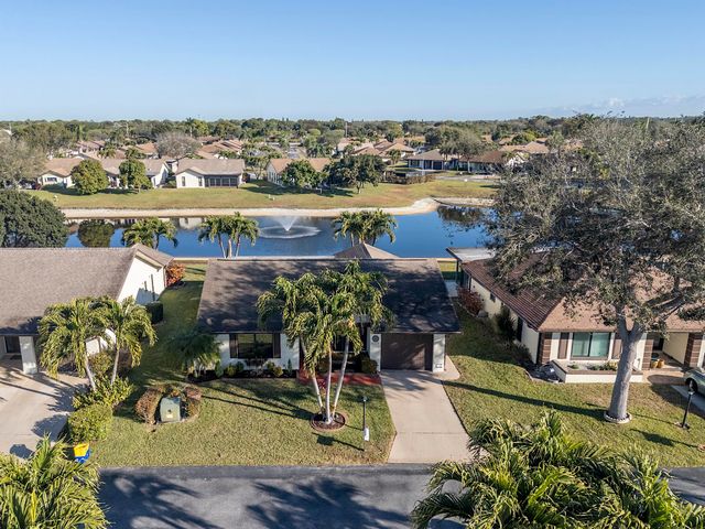 6119 Lakemont Circle, Greenacres, FL 33463