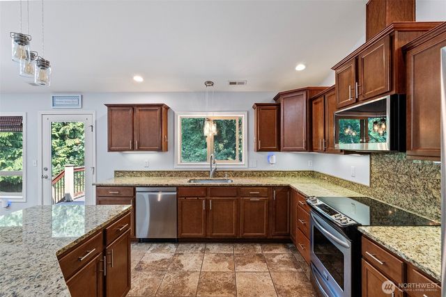 8725 SE Yeshua Lane, Port Orchard, WA 98367