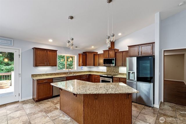 8725 SE Yeshua Lane, Port Orchard, WA 98367