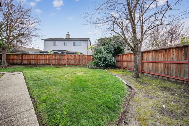 5506 Thornhill Ct, Stockton, CA 95219