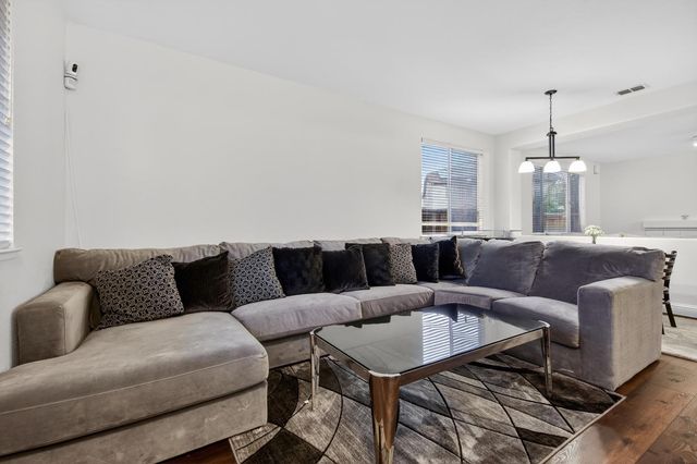 5506 Thornhill Ct, Stockton, CA 95219