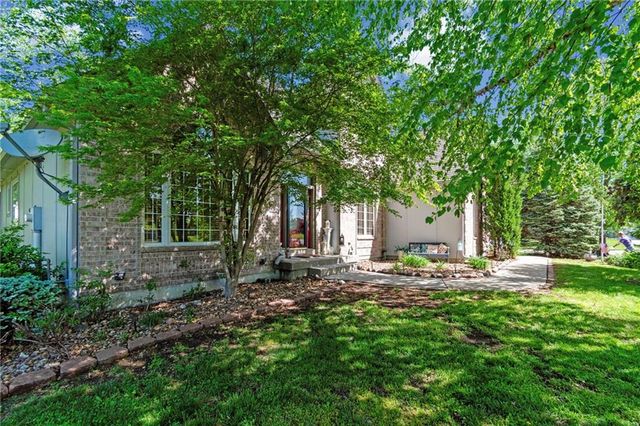 15733 Pine Circle, Basehor, KS 66007