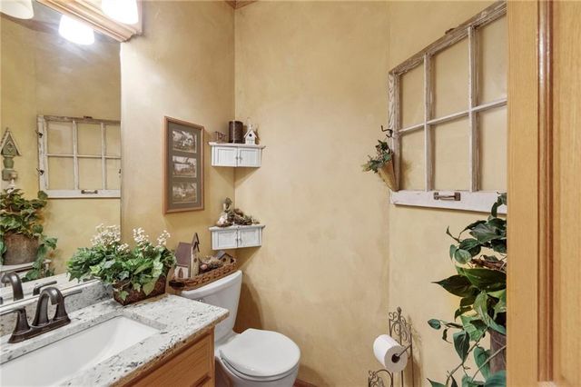 15733 Pine Circle, Basehor, KS 66007