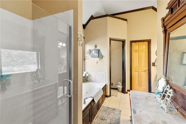 15733 Pine Circle, Basehor, KS 66007