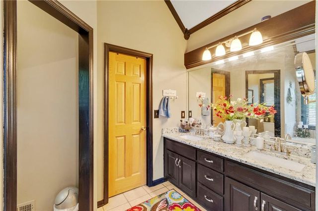 15733 Pine Circle, Basehor, KS 66007