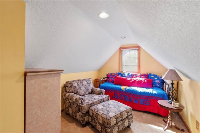 15733 Pine Circle, Basehor, KS 66007