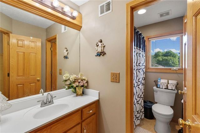15733 Pine Circle, Basehor, KS 66007