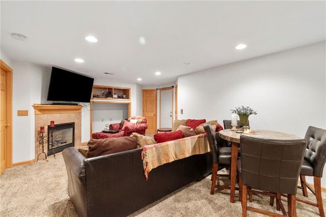 15733 Pine Circle, Basehor, KS 66007