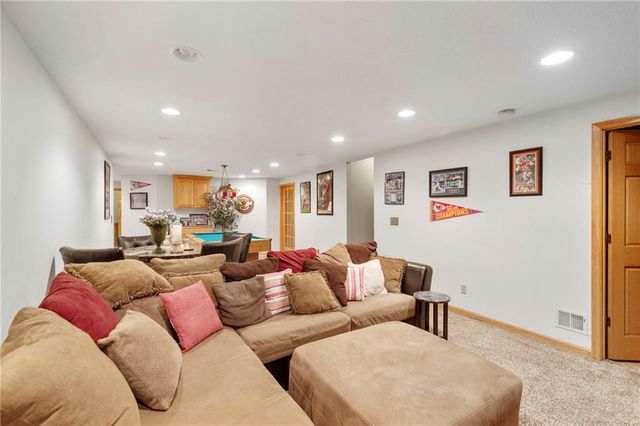 15733 Pine Circle, Basehor, KS 66007