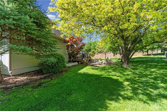 15733 Pine Circle, Basehor, KS 66007