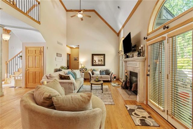 15733 Pine Circle, Basehor, KS 66007