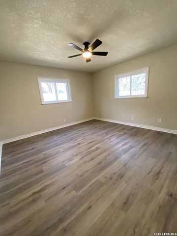 14147 Swallow, San Antonio, TX 78217