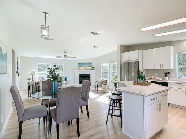 5221 R M D AVENUE, Plant City, FL 33566