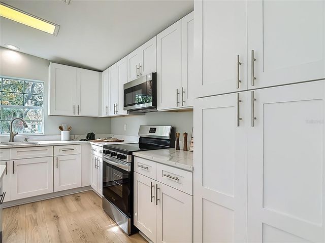 5221 R M D AVENUE, Plant City, FL 33566