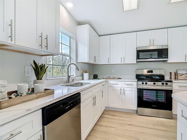 5221 R M D AVENUE, Plant City, FL 33566