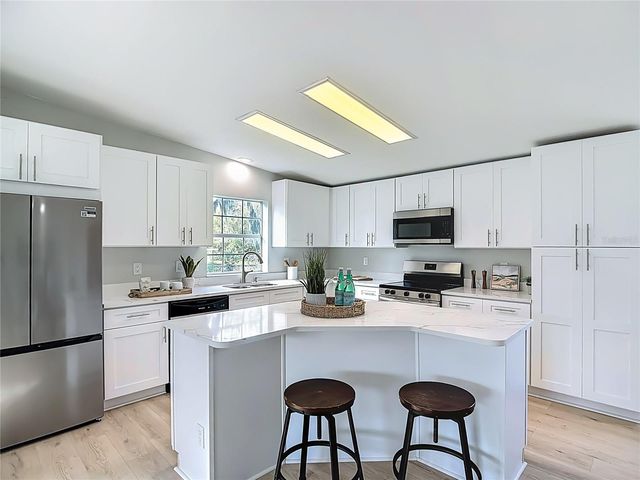 5221 R M D AVENUE, Plant City, FL 33566