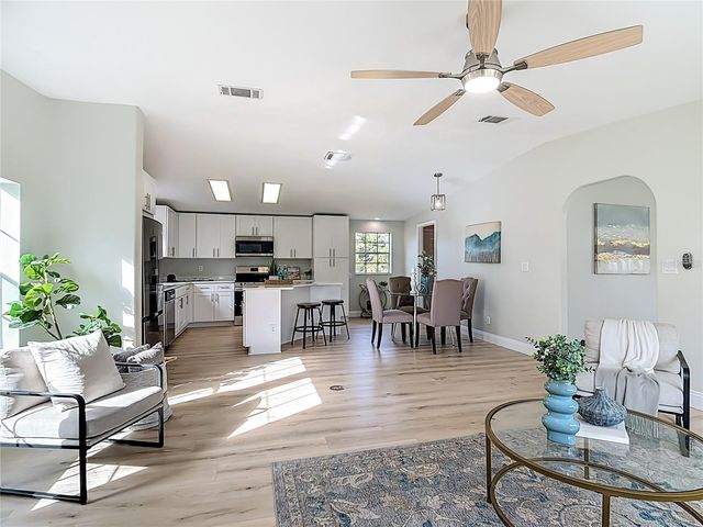 5221 R M D AVENUE, Plant City, FL 33566