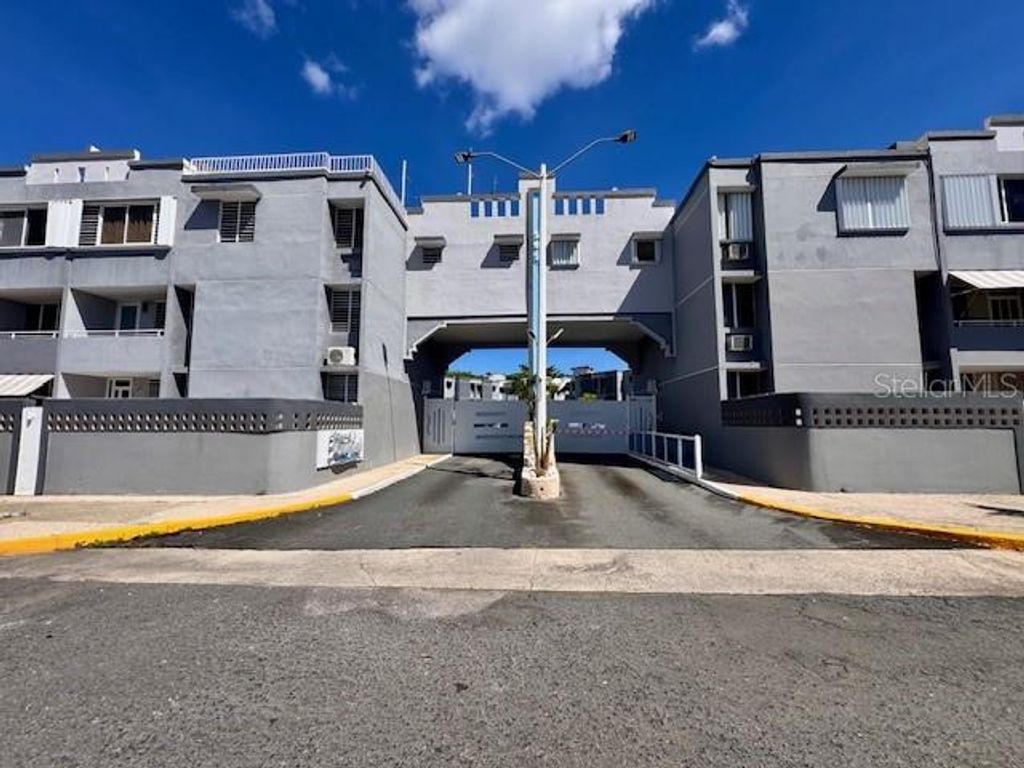 Image 1 of property listing at Parque de Pontezuela 021 021, Carolina, PR 00983