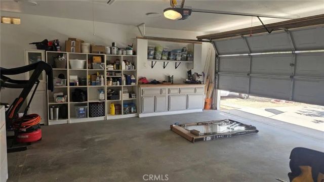 10409 Redwood, California City, CA 93505