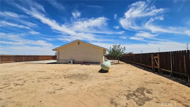 10409 Redwood, California City, CA 93505