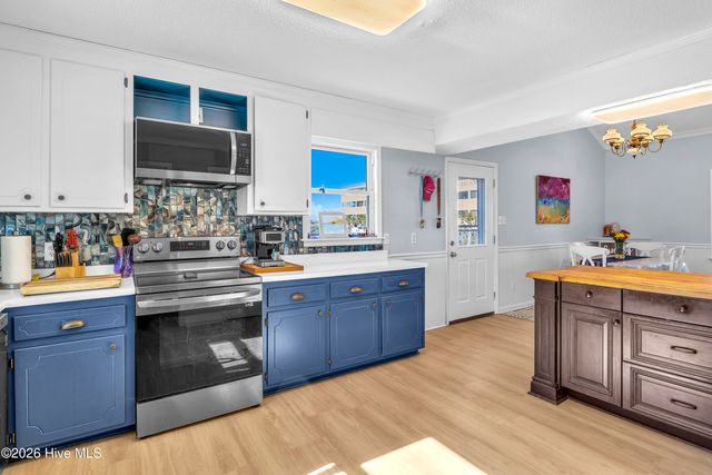 612 N Topsail Drive, Surf City, NC 28445