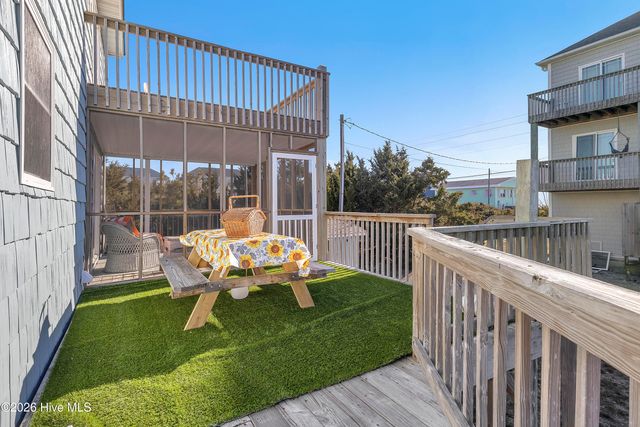 612 N Topsail Drive, Surf City, NC 28445