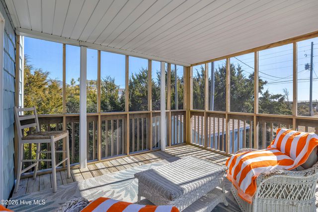 612 N Topsail Drive, Surf City, NC 28445