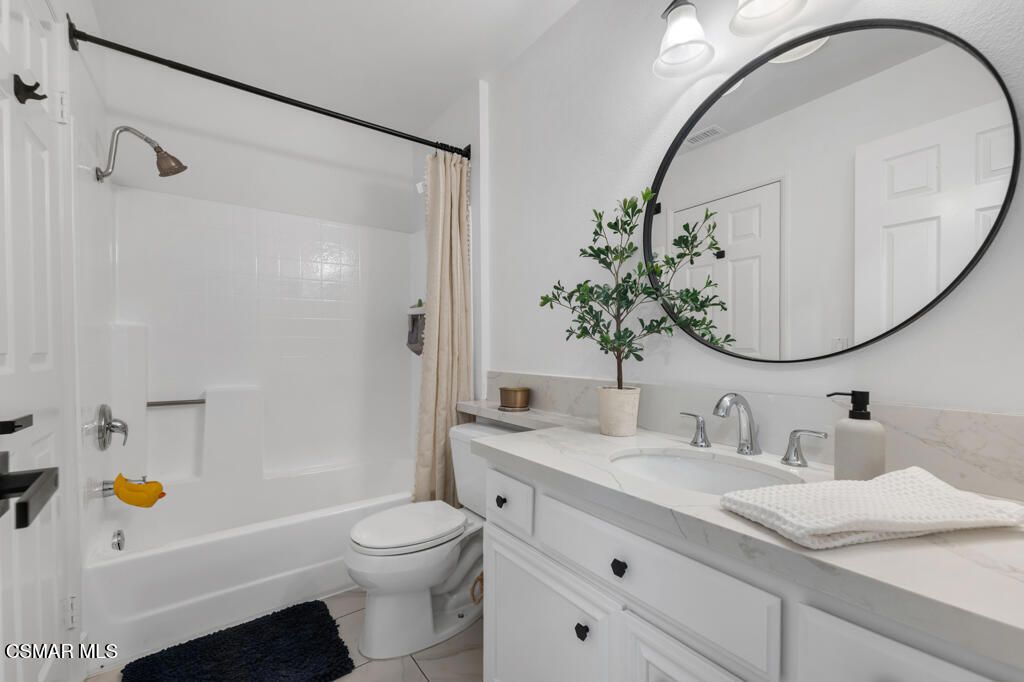 Image 14 of property listing at 845 Warwick Avenue, Thousand Oaks, CA 91360