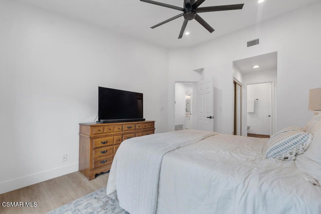 Image 18 of property listing at 845 Warwick Avenue, Thousand Oaks, CA 91360