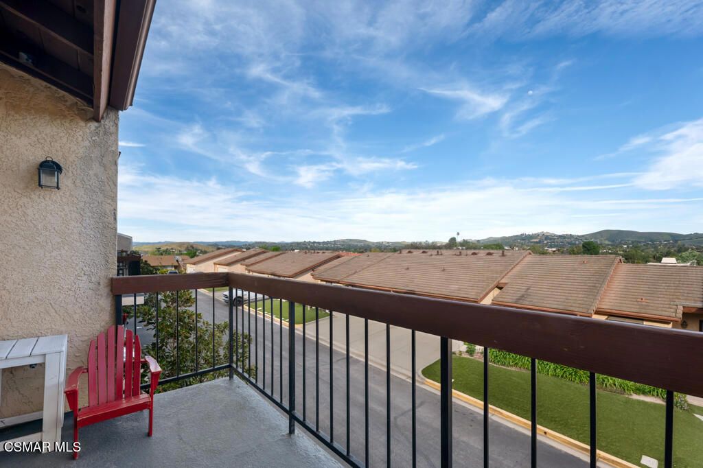 Image 2 of property listing at 845 Warwick Avenue, Thousand Oaks, CA 91360