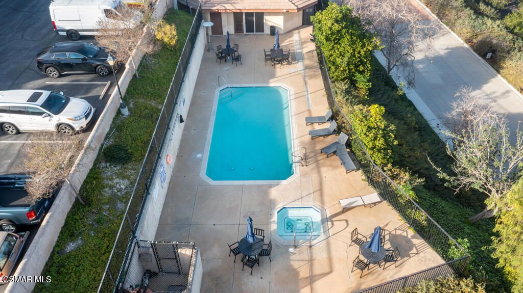 Image 23 of property listing at 845 Warwick Avenue, Thousand Oaks, CA 91360