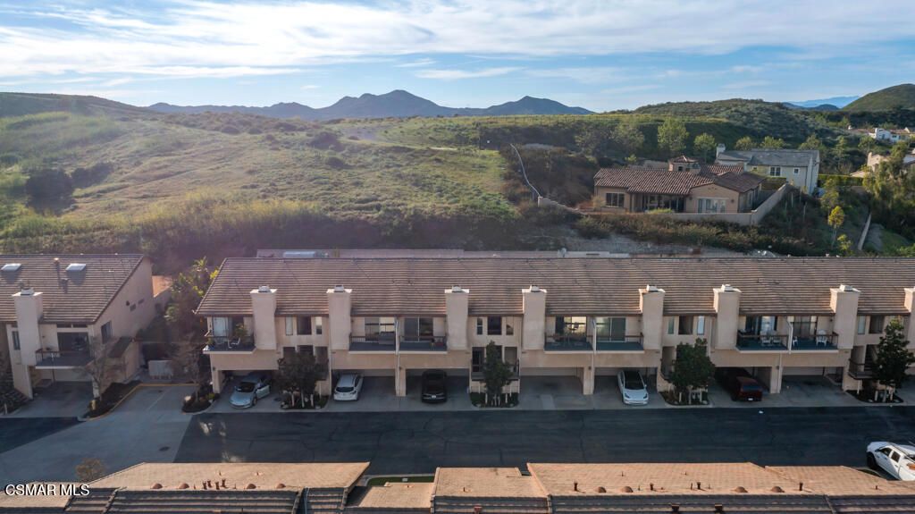 Image 27 of property listing at 845 Warwick Avenue, Thousand Oaks, CA 91360