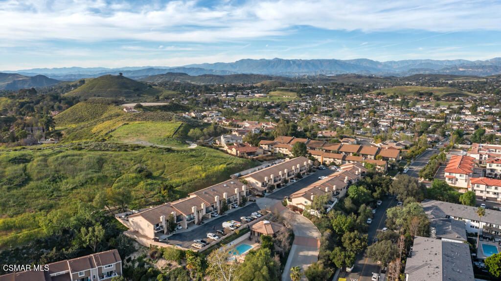 Image 29 of property listing at 845 Warwick Avenue, Thousand Oaks, CA 91360