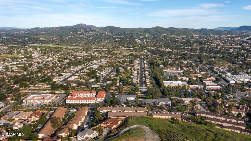 Image 31 of property listing at 845 Warwick Avenue, Thousand Oaks, CA 91360