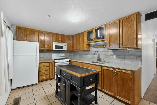 2374 Camino Meliton, Santa Fe, NM 87507
