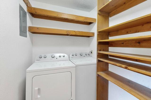 2374 Camino Meliton, Santa Fe, NM 87507
