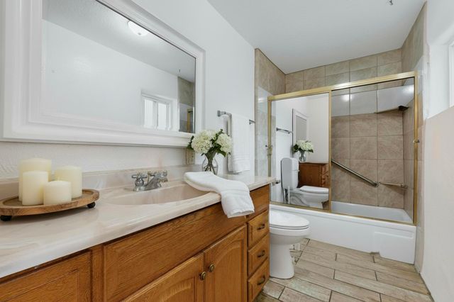 2374 Camino Meliton, Santa Fe, NM 87507