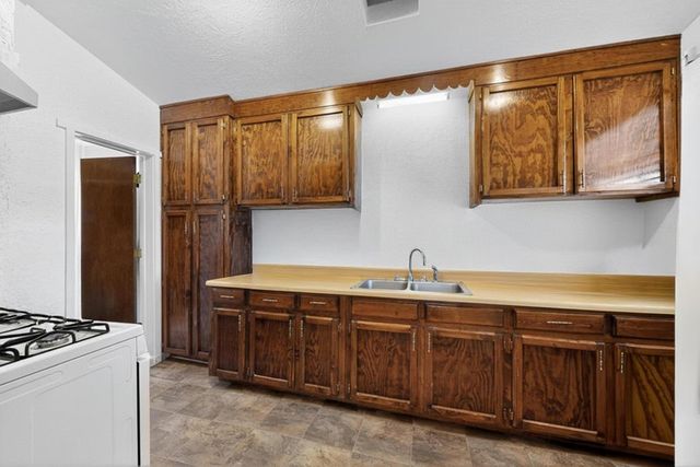 2374 Camino Meliton, Santa Fe, NM 87507