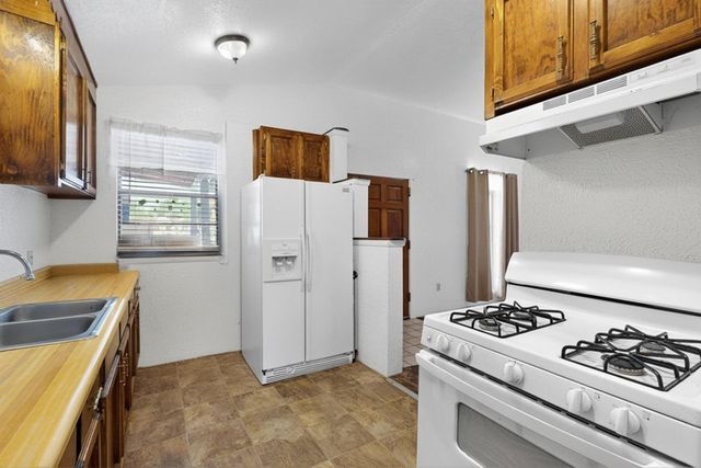 2374 Camino Meliton, Santa Fe, NM 87507
