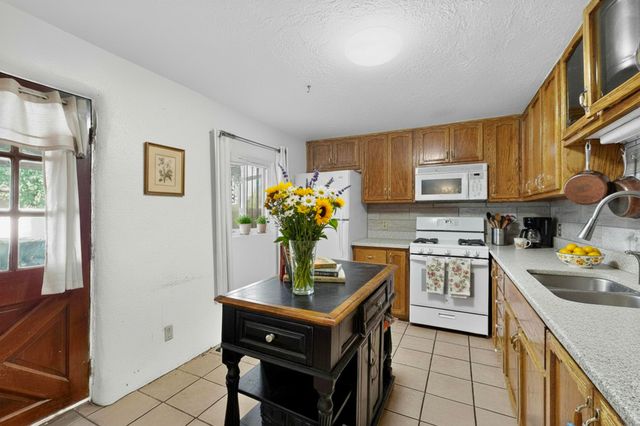 2374 Camino Meliton, Santa Fe, NM 87507