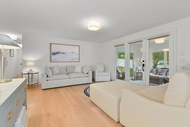7 Oxford Dr, Barnstable, MA 02635