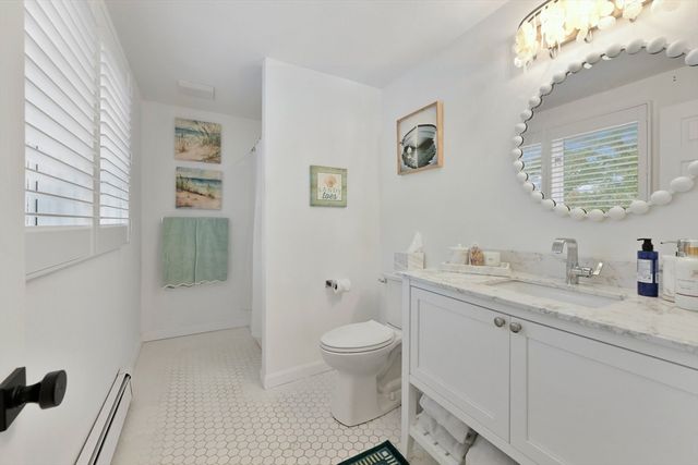 7 Oxford Dr, Barnstable, MA 02635