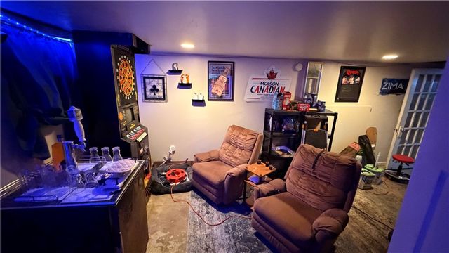 464 Greenridge Rd, New Kensington, PA 15068